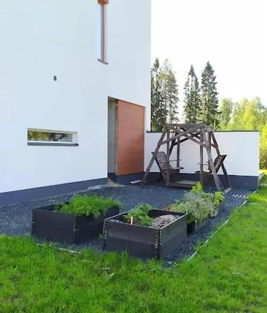 Rauhallisella Paikalla Upea Iso Omakotitalo. Huoneisto Kajaani