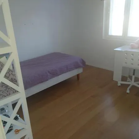 Huoneisto Rauhallisella Paikalla Upea Iso Omakotitalo.