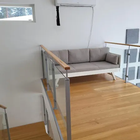 Huoneisto Rauhallisella Paikalla Upea Iso Omakotitalo.